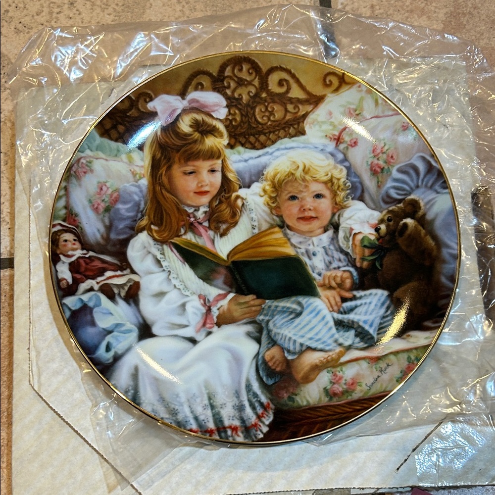 Reco "Night-Time Story" collector plate by artist Sandra Kuck, NEW
